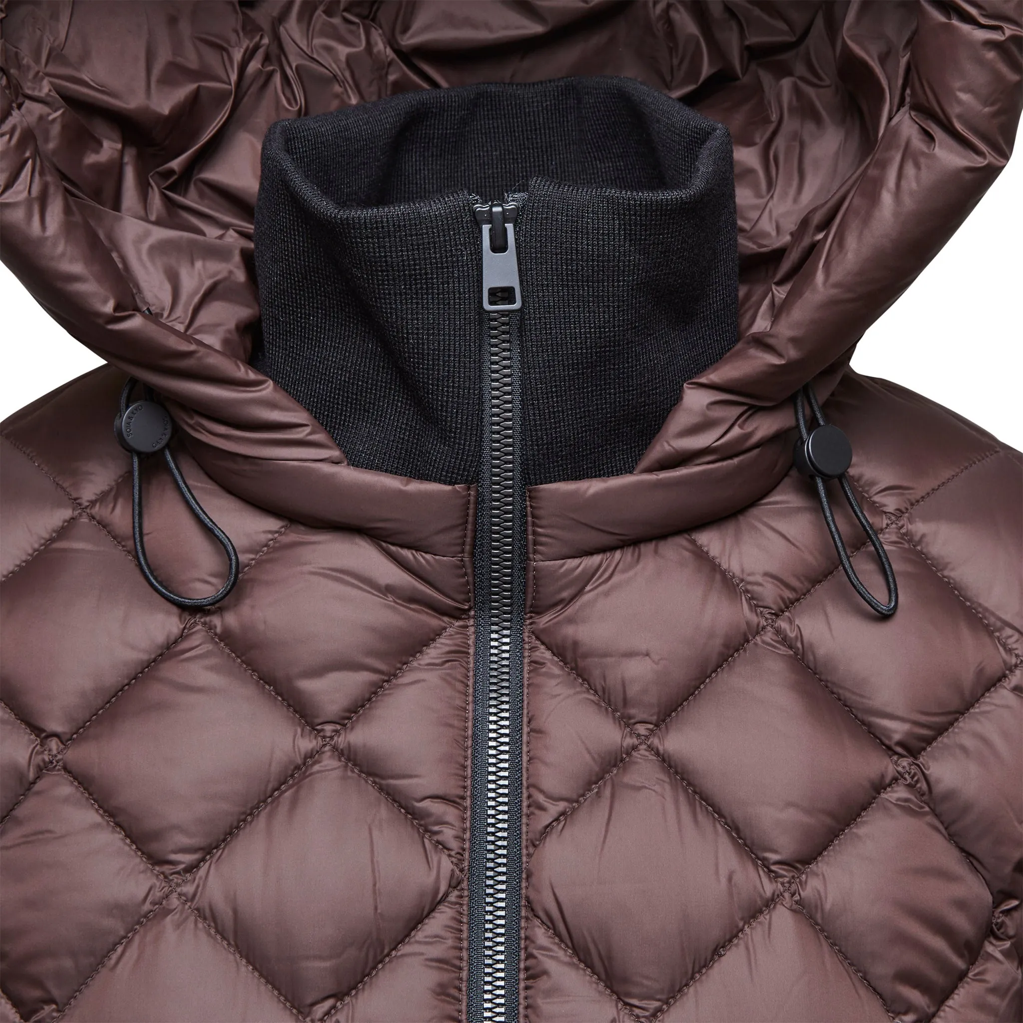 Aime Sustainable Calf-Length Lightweight Down Coat with Hood - Women's|-|Manteau aux mollets en duvet léger durable avec capuchon Aime - Femme