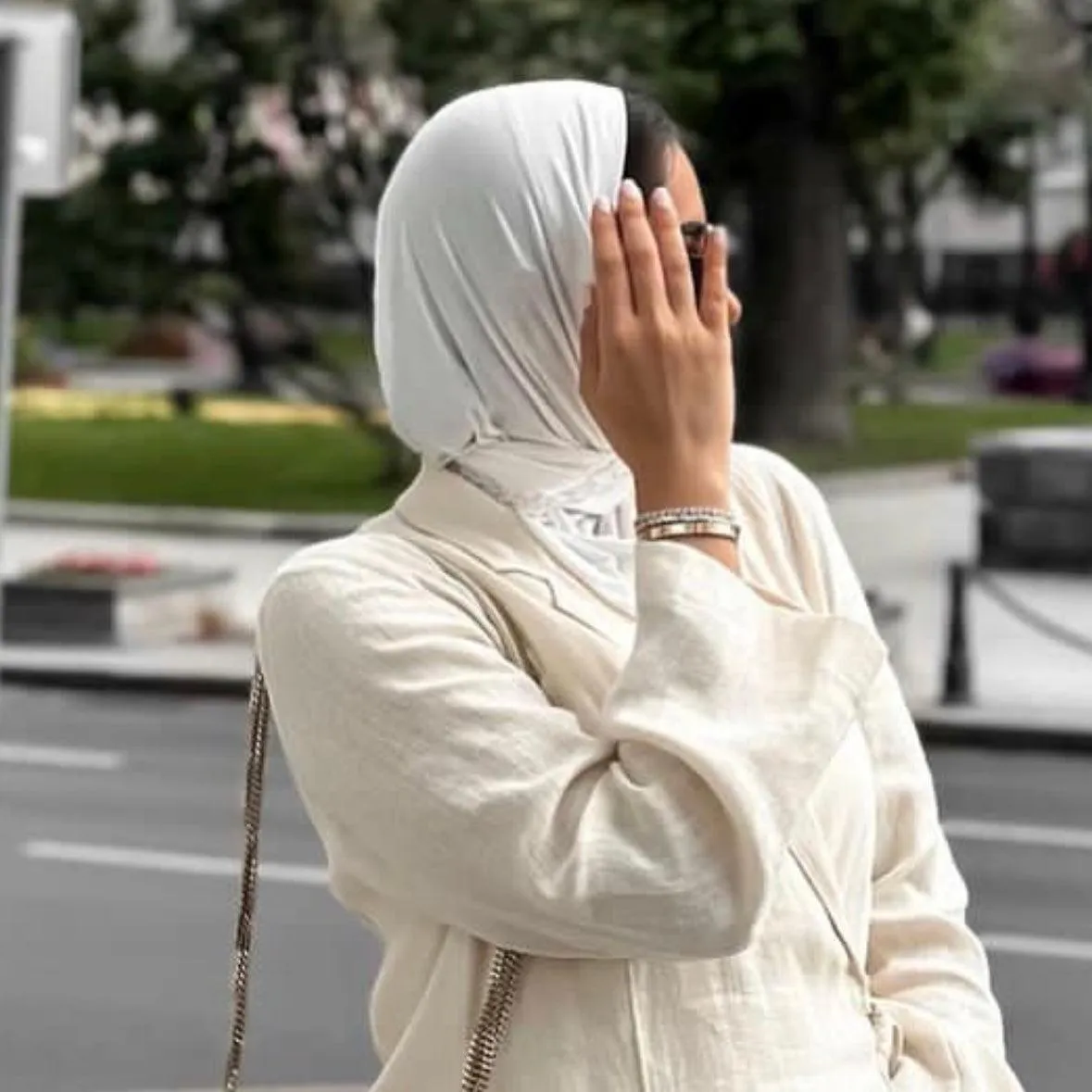 High-neck thick hijab
