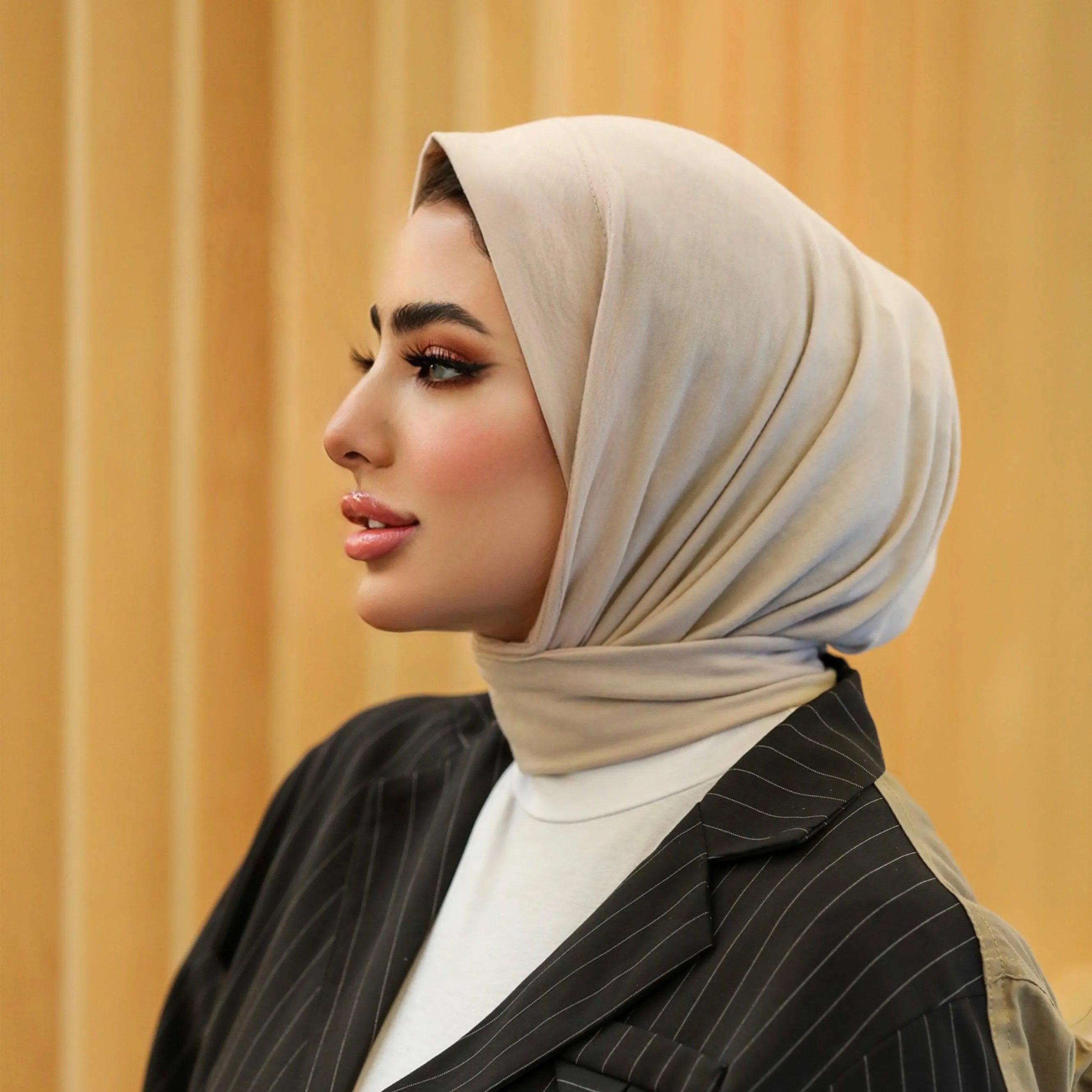 High-neck thick hijab