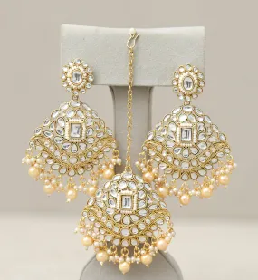 Mahikai Kundan Earrings And Tikka
