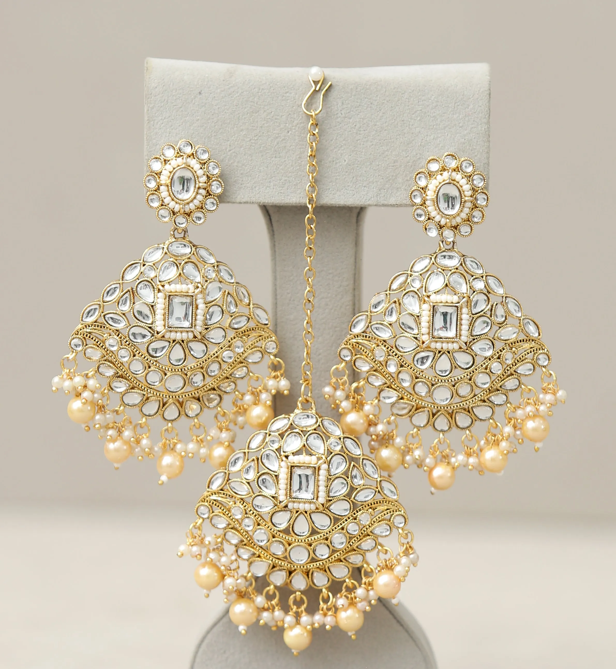 Mahikai Kundan Earrings And Tikka